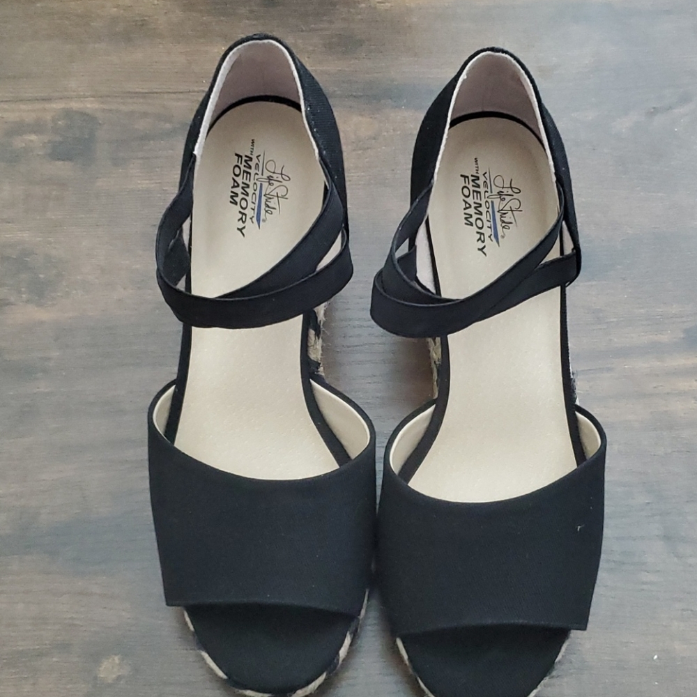 Lifestride peep toe wedges sandals